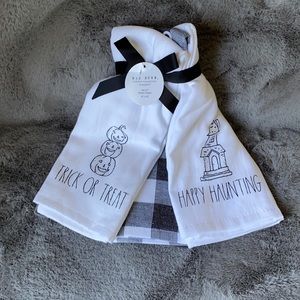 NWT Rae Dunn set of 3 Halloween kitchen towels